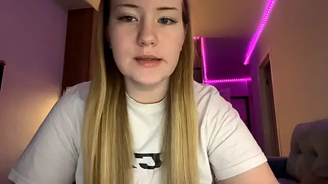 Snapshot of Lisi_Kiss_ chatting on 05-18-26, 06:01 Lisi Kiss online show from 05-18-26, 06:01