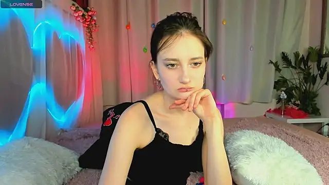 Snapshot of SummerLilaa chatting on 06-05-26, 01:28 SummerLilaa online show from 06-05-26, 01:28