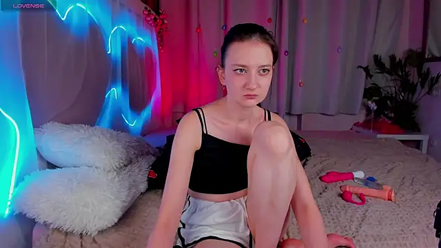 Snapshot of SummerLilaa chatting on 06-22-26, 01:30 SummerLilaa online show from 06-22-26, 01:30