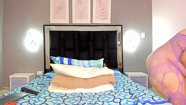 zoe curvyy online show from 06-25-26, 12:21