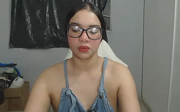Snapshot of karen_golden1 chatting on 06-25-26, 06:07 karen golden1 online show from 06-25-26, 06:07