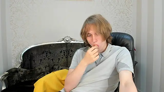 Snapshot of FinnBev chatting on 06-12-26, 08:06 FinnBev online show from 06-12-26, 08:06