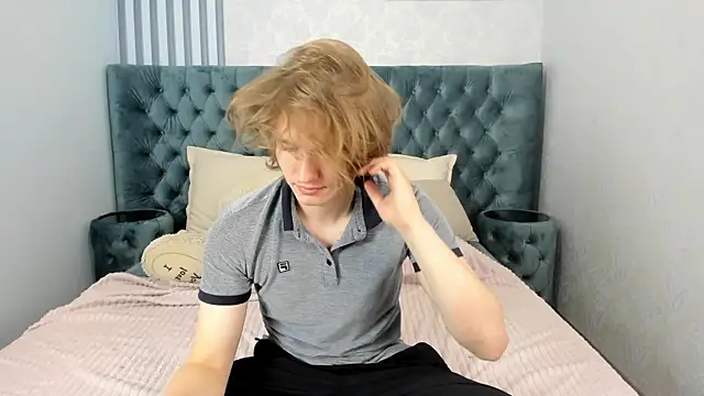 Snapshot of FinnBev chatting on 06-17-26, 08:41 FinnBev online show from 06-17-26, 08:41