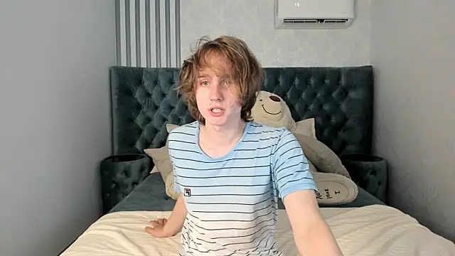 Snapshot of FinnBev chatting on 06-22-26, 03:47 FinnBev online show from 06-22-26, 03:47