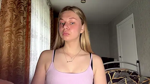 Snapshot of HoneysPiee chatting on 06-21-26, 10:32 HoneysPiee online show from 06-21-26, 10:32