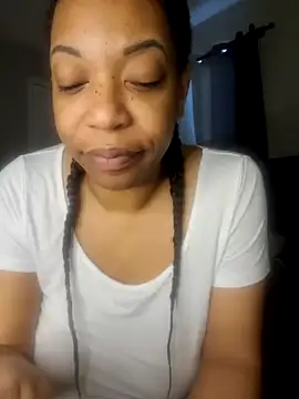 Snapshot of KinkeeKaee chatting on 05-19-26, 12:56 KinkeeKaee online show from 05-19-26, 12:56