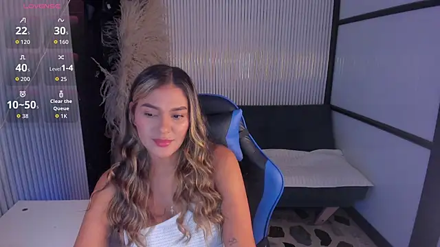 Snapshot of SophieWatson_ chatting on 06-21-26, 11:43 SophieWatson online show from 06-21-26, 11:43