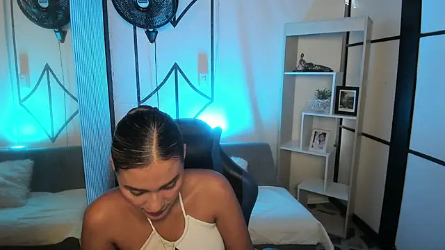 Snapshot of SophieWatson_ chatting on 07-02-26, 12:55 SophieWatson online show from 07-02-26, 12:55