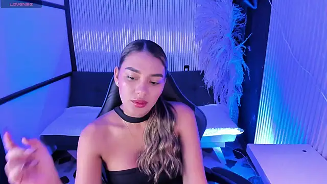 Snapshot of SophieWatson_ chatting on 06-20-26, 01:49 SophieWatson online show from 06-20-26, 01:49