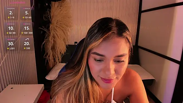 Snapshot of SophieWatson_ chatting on 06-19-26, 01:50 SophieWatson online show from 06-19-26, 01:50