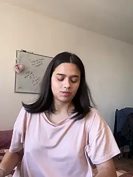 Snapshot of delilahraebaby chatting on 06-11-26, 05:32 delilahraebaby online show from 06-11-26, 05:32
