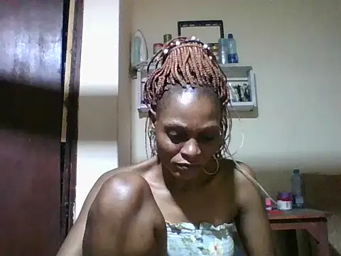 Snapshot of Ebonyqueen4 chatting on 05-21-26, 06:33 Ebonyqueen4 online show from 05-21-26, 06:33