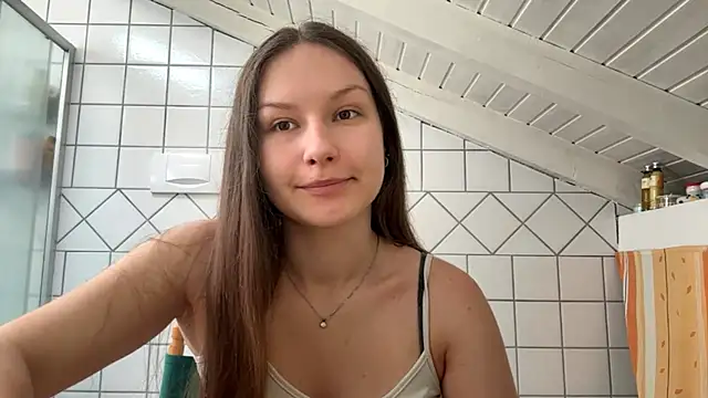 Snapshot of ShaylaChong chatting on 07-08-26, 07:09 ShaylaChong online show from 07-08-26, 07:09