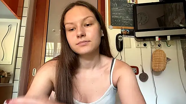 Snapshot of ShaylaChong chatting on 07-14-26, 10:21 ShaylaChong online show from 07-14-26, 10:21