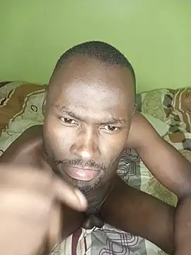 Snapshot of bdick2ke chatting on 05-17-26, 03:01 bdick2ke online show from 05-17-26, 03:01