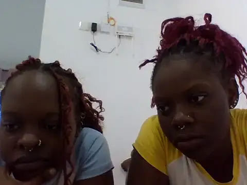 Snapshot of sexybaddies20 chatting on 06-11-26, 04:20 sexybaddies20 online show from 06-11-26, 04:20