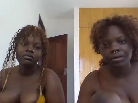 Snapshot of sexybaddies20 chatting on 07-10-26, 07:41 sexybaddies20 online show from 07-10-26, 07:41
