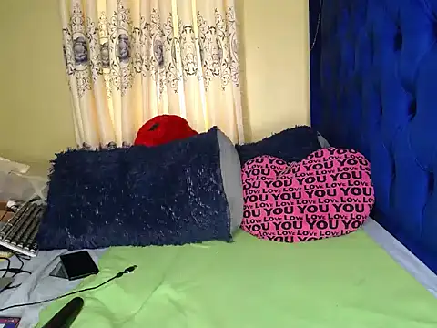 Petitebaibe23 online show from 05-21-26, 05:27