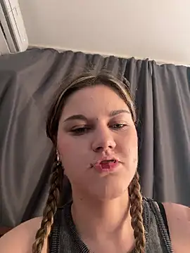 Snapshot of la_lisa_ chatting on 06-18-26, 07:07 la lisa online show from 06-18-26, 07:07