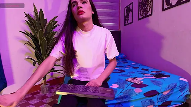 Snapshot of AURALIS_LUX chatting on 05-18-26, 12:10 AURALIS LUX online show from 05-18-26, 12:10