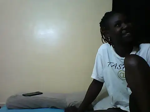 Snapshot of Bambybeauty2 chatting on 06-25-26, 05:34 Bambybeauty2 online show from 06-25-26, 05:34