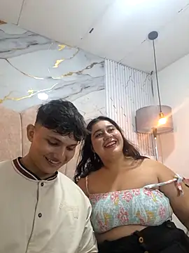ParejaCurvy20 online show from 05-18-26, 07:18