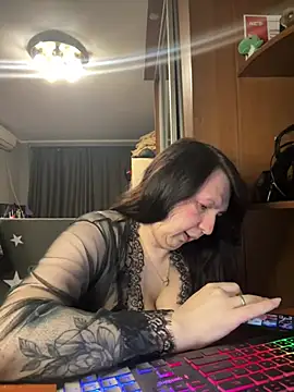 Snapshot of EvaBeautyXxX chatting on 07-17-26, 10:40 EvaBeautyXxX online show from 07-17-26, 10:40
