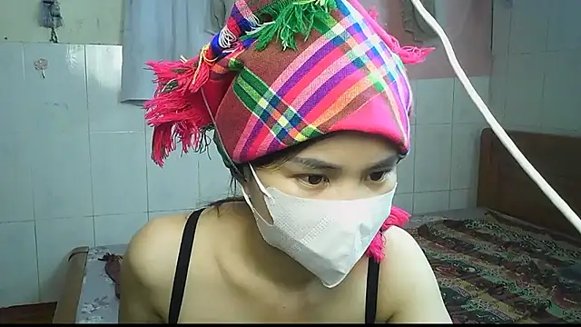 Snapshot of Emma_2099 chatting on 05-23-26, 12:42 Emma 2099 online show from 05-23-26, 12:42