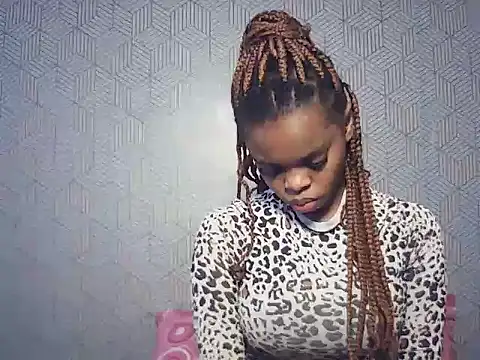 Snapshot of BustieLaura chatting on 06-14-26, 06:25 BustieLaura online show from 06-14-26, 06:25