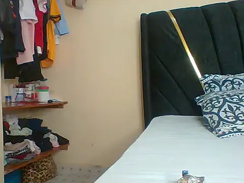 petite cuteass online show from 05-21-26, 08:34