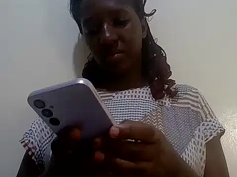 Snapshot of Sexy-chocolate2 chatting on 06-12-26, 12:25 Sexy-chocolate2 online show from 06-12-26, 12:25