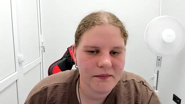 Snapshot of Bella_shyy_ chatting on 07-23-26, 03:30 Bella shyy online show from 07-23-26, 03:30