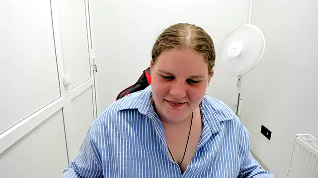 Snapshot of Bella_shyy_ chatting on 07-22-26, 02:41 Bella shyy online show from 07-22-26, 02:41