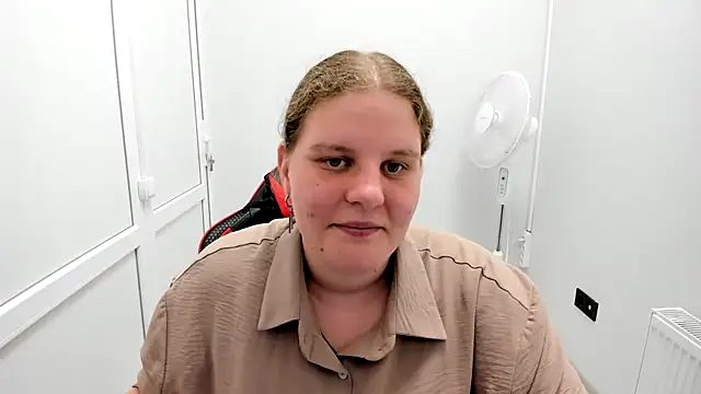 Snapshot of Bella_shyy_ chatting on 07-19-26, 01:41 Bella shyy online show from 07-19-26, 01:41
