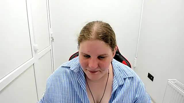 Snapshot of Bella_shyy_ chatting on 06-11-26, 02:03 Bella shyy online show from 06-11-26, 02:03