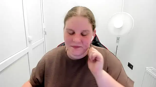 Snapshot of Bella_shyy_ chatting on 07-09-26, 01:54 Bella shyy online show from 07-09-26, 01:54