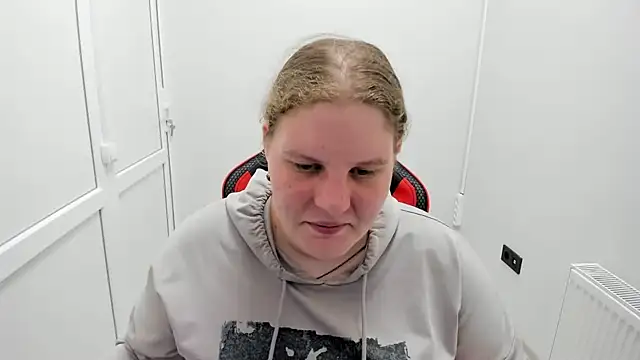 Snapshot of Bella_shyy_ chatting on 06-25-26, 12:54 Bella shyy online show from 06-25-26, 12:54