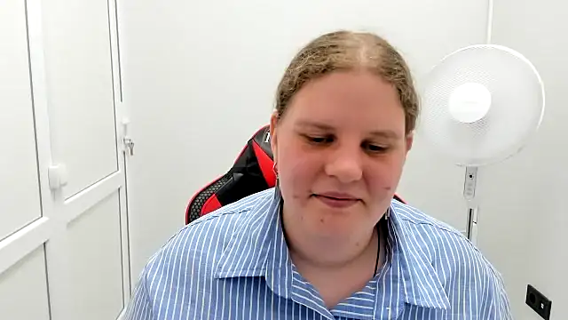 Snapshot of Bella_shyy_ chatting on 07-25-26, 02:23 Bella shyy online show from 07-25-26, 02:23