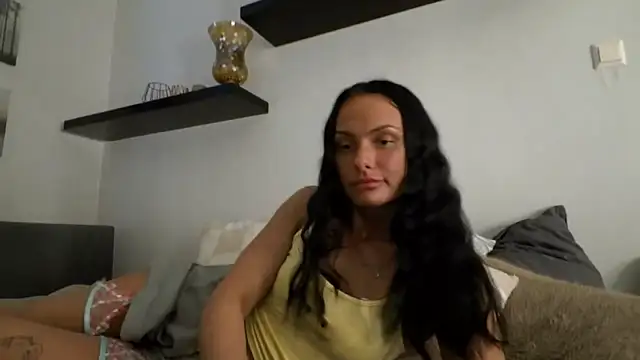Snapshot of Alessiadeluna chatting on 05-28-26, 07:42 Alessiadeluna online show from 05-28-26, 07:42