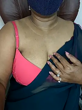 Snapshot of MISS-LOVEV chatting on 06-19-26, 01:39 MISS-LOVEV online show from 06-19-26, 01:39