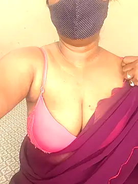 Snapshot of MISS-LOVEV chatting on 07-13-26, 05:40 MISS-LOVEV online show from 07-13-26, 05:40