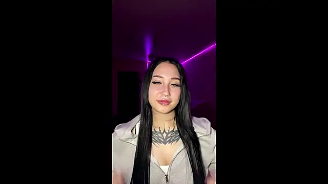Snapshot of Greeneyedlauren chatting on 05-16-26, 03:11 Greeneyedlauren online show from 05-16-26, 03:11