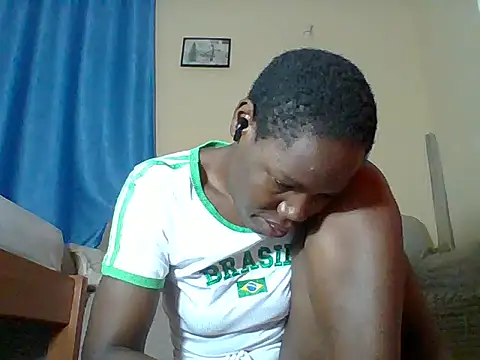 Snapshot of Blacksexyqueen24 chatting on 06-27-26, 04:35 Blacksexyqueen24 online show from 06-27-26, 04:35