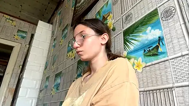 Snapshot of SparkleJebb chatting on 05-17-26, 01:11 SparkleJebb online show from 05-17-26, 01:11