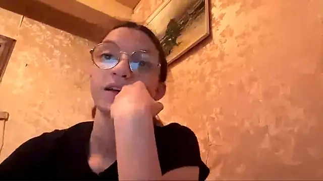 Snapshot of SparkleJebb chatting on 05-16-26, 05:12 SparkleJebb online show from 05-16-26, 05:12