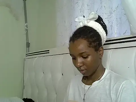 Snapshot of Sexy_vylsa chatting on 07-14-26, 07:35 Sexy vylsa online show from 07-14-26, 07:35
