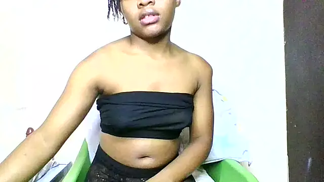 Snapshot of Swit-candy chatting on 06-16-26, 02:55 Swit-candy online show from 06-16-26, 02:55