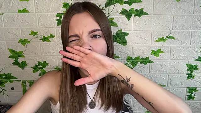 Snapshot of LisaPorse chatting on 06-26-26, 02:12 LisaPorse online show from 06-26-26, 02:12