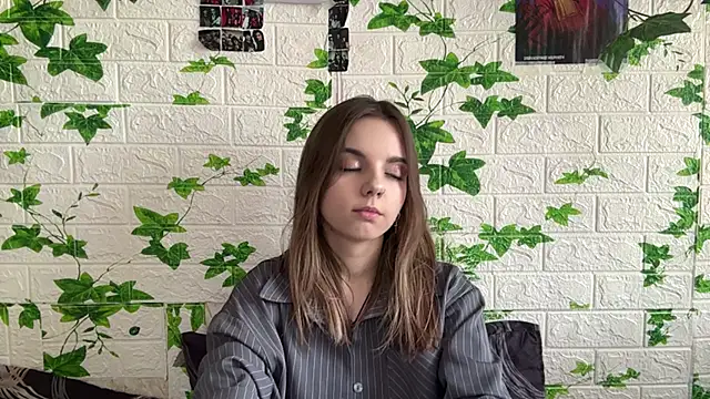 Snapshot of LisaPorse chatting on 05-24-26, 06:13 LisaPorse online show from 05-24-26, 06:13