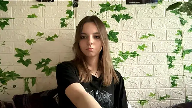 Snapshot of LisaPorse chatting on 05-17-26, 03:12 LisaPorse online show from 05-17-26, 03:12